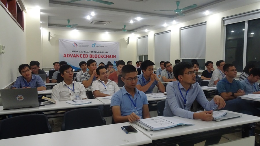 Hơn 30 học viên tham dự khóa học