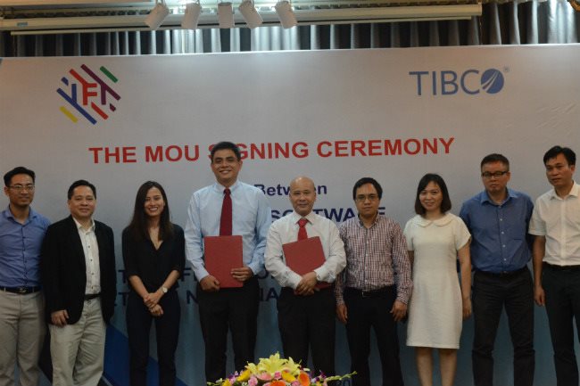 Representatives of TIBCO and IFI are seen at the signing ceremony - PHOTO: VAN LY