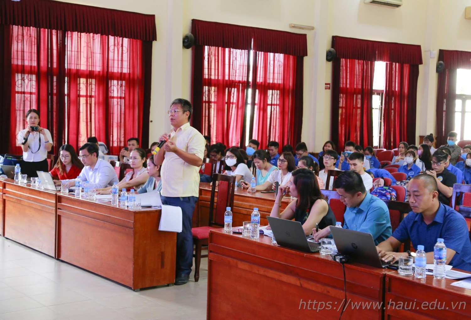 TS. Phan Quốc Nguyên - Chủ nhiệm nhiệm vụ đánh giá phần trình bày của đội thi