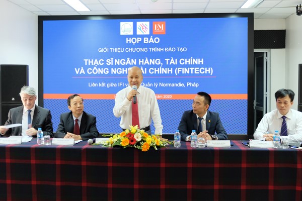 Họp báo giới thiệu chương trình thạc sĩ Fintech.