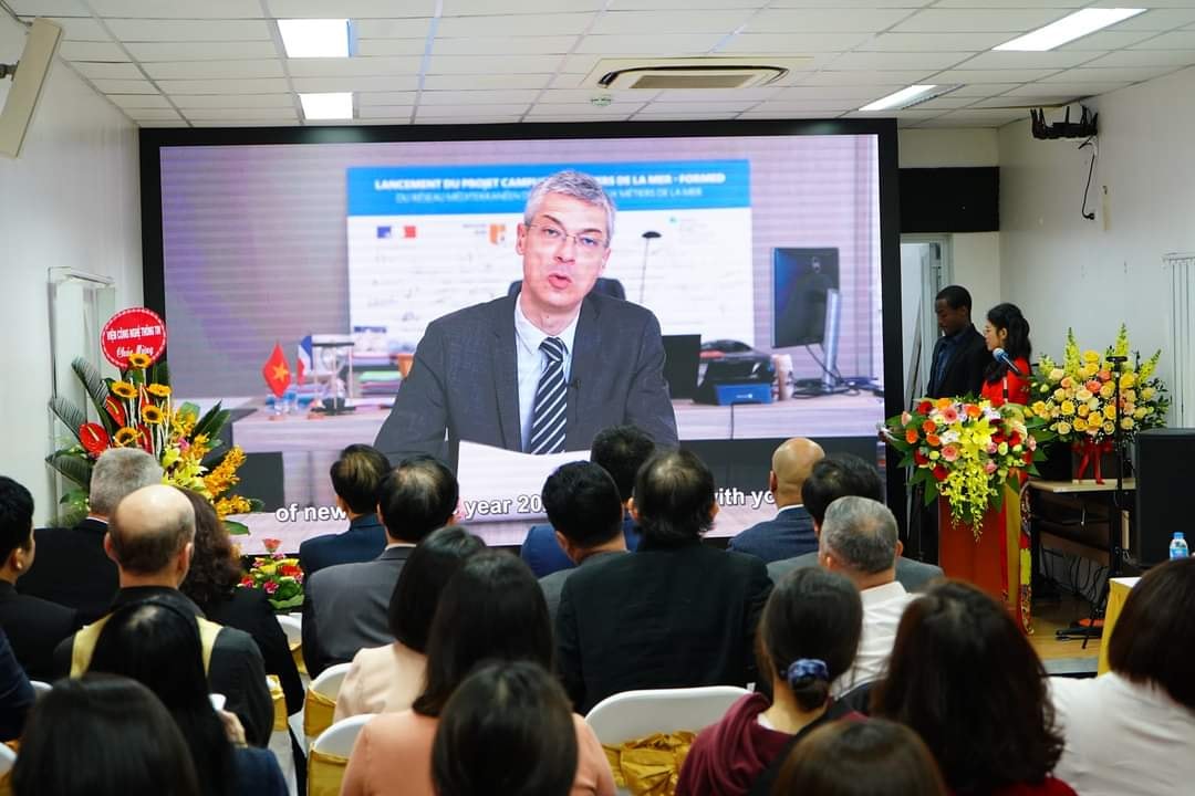 Ông Xavier LEROUX, Giám đốc Đại học Toulon, Pháp, đối tác đào tạo Thạc sĩ Thông tin-Truyền thông, chuyên ngành Truyền thông số và xuất bản phát biểu từ Cộng hòa Pháp