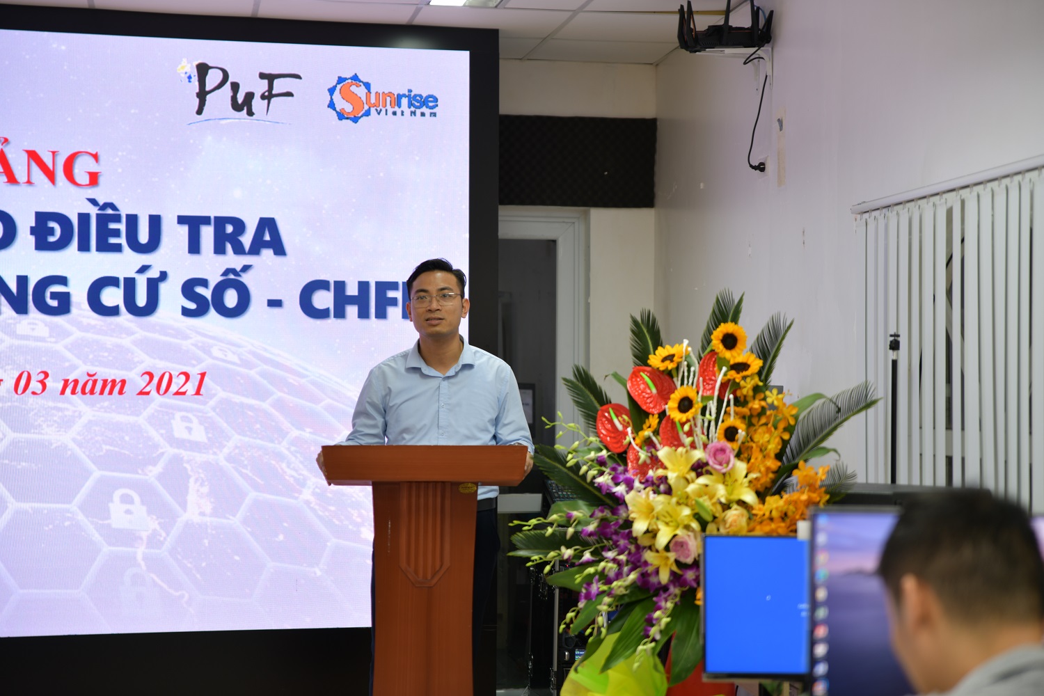Ông Phan Xuân Thắng, Giám đốc Trung tâm Quản lý Đào tạo và Bồi dưỡng – PUF phát biểu tại buổi lễ