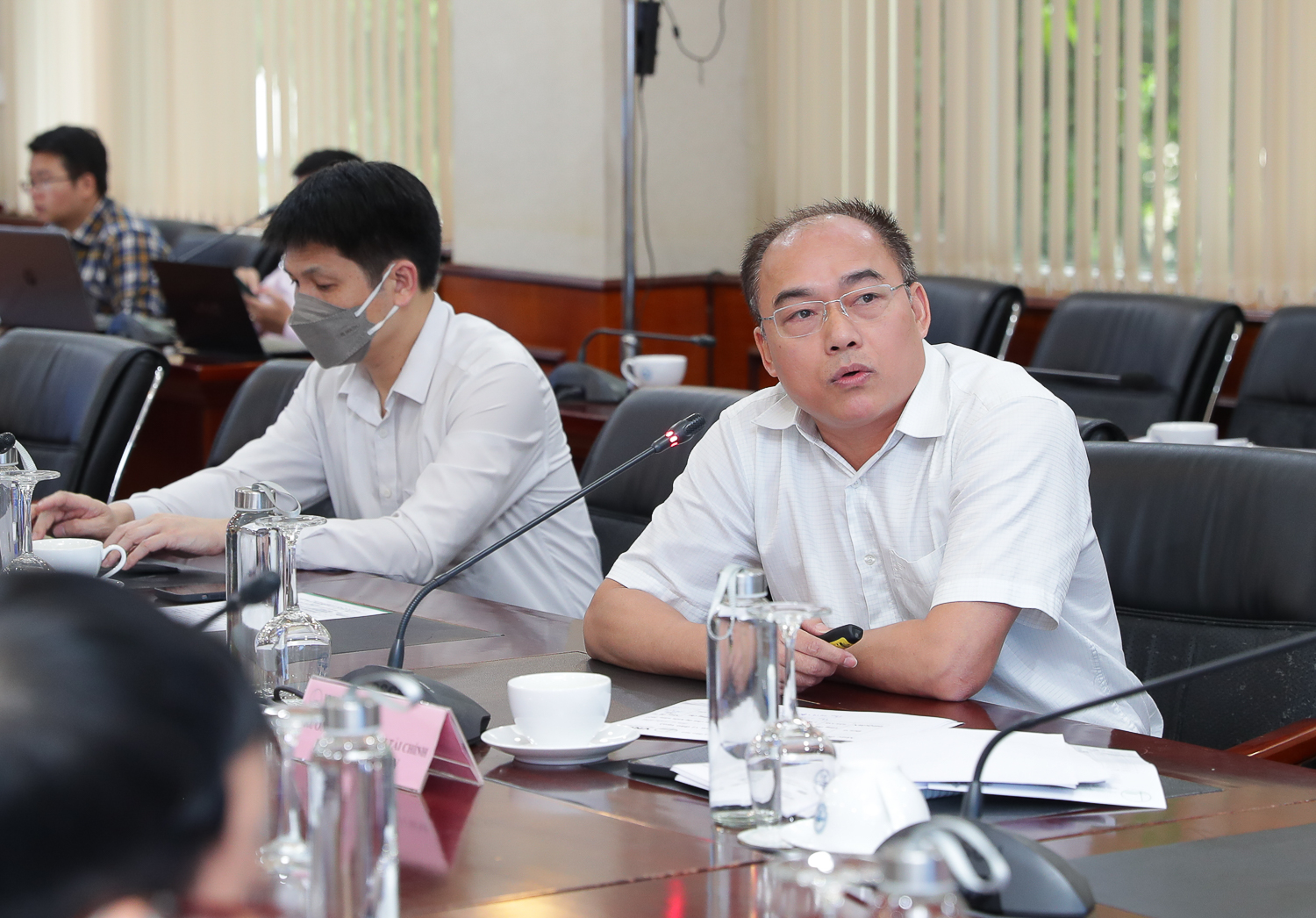 Trưởng ban Kế hoạch - Tài chính Phạm Xuân Hoan trình bày báo cáo cơ cấu thu chi theo ngành nghề ở ĐHQGHN