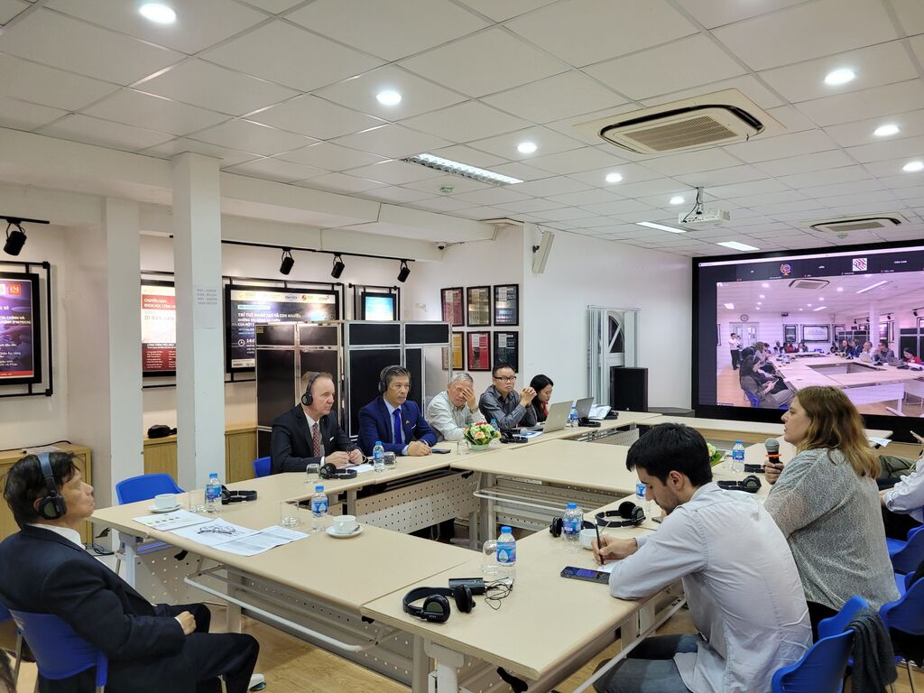 Après la session plénière, les participants ont assisté à trois ateliers thématiques tenus en parallèle