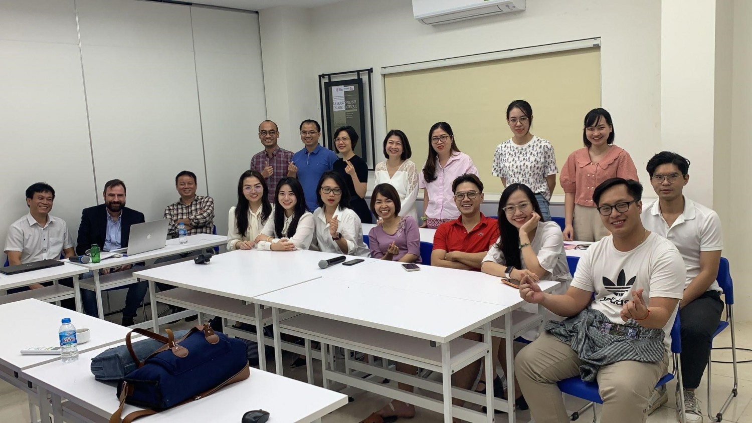 Eva Lương cùng các giảng viên và học viên Khóa 2 - Thạc sĩ Fintech